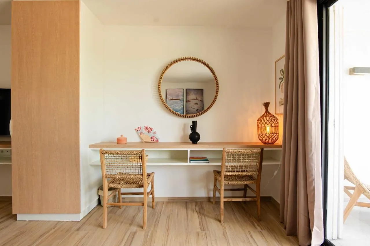 Large Studio With Beach And Pool In Orient Bay Apartment