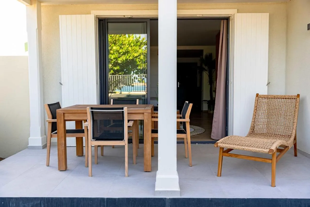 Large Studio With Beach And Pool In Orient Bay