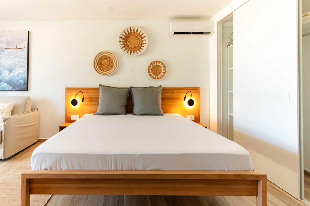 Apartment Large Studio With Beach And Pool In Orient Bay