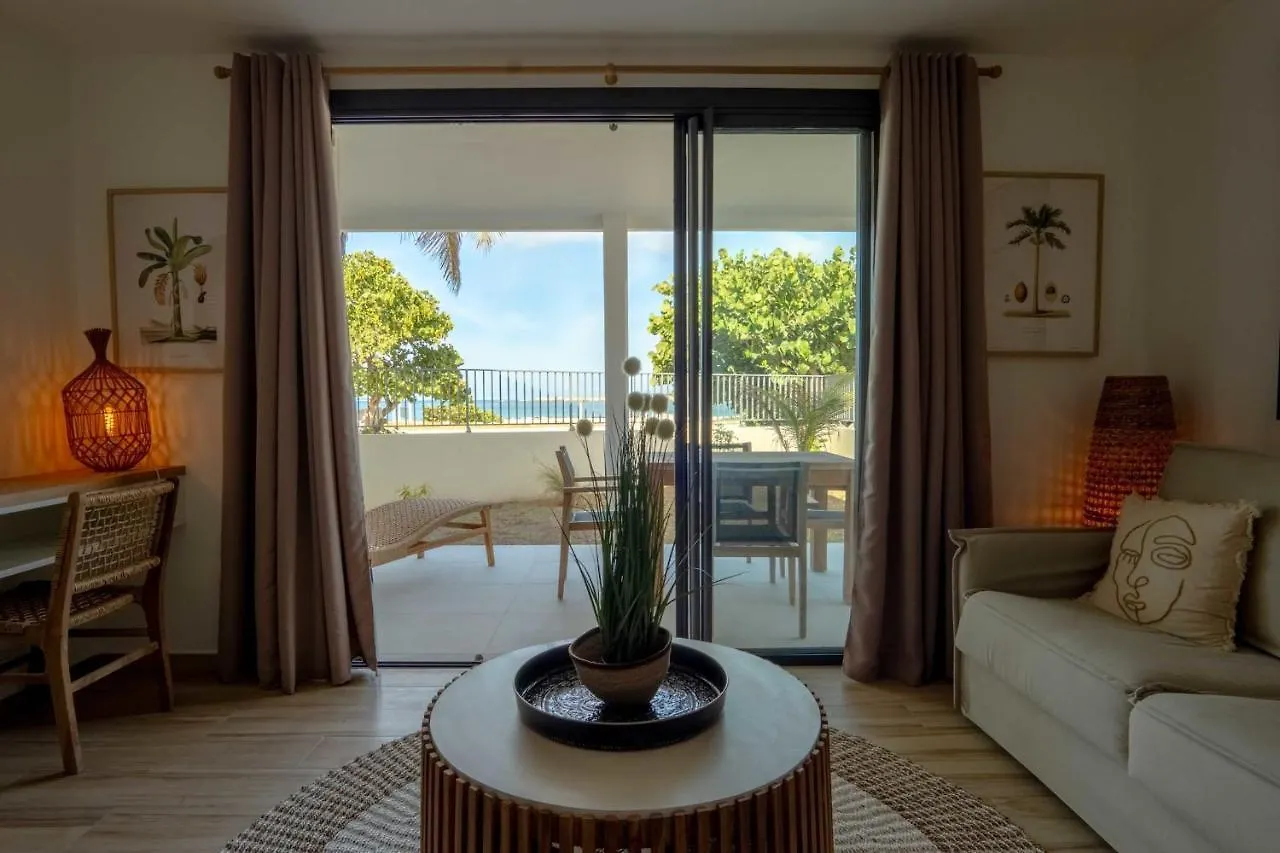 Large Studio With Beach And Pool In Orient Bay