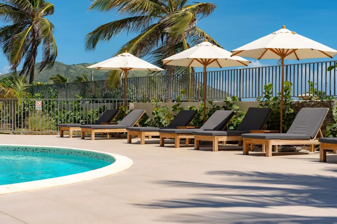 Large Studio With Beach And Pool In Orient Bay